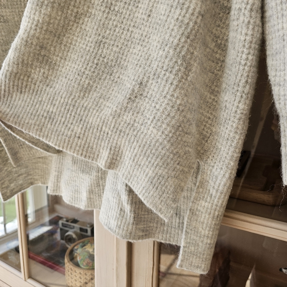 FREE PEOPLE Moonbeam Alpaca Blend Deep V Neck Oversized Grey Sweater - Picture 8 of 12